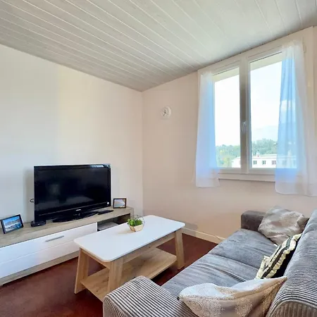 Pleasant T3 Near The Thermes De Marlioz アパート エクスレバン